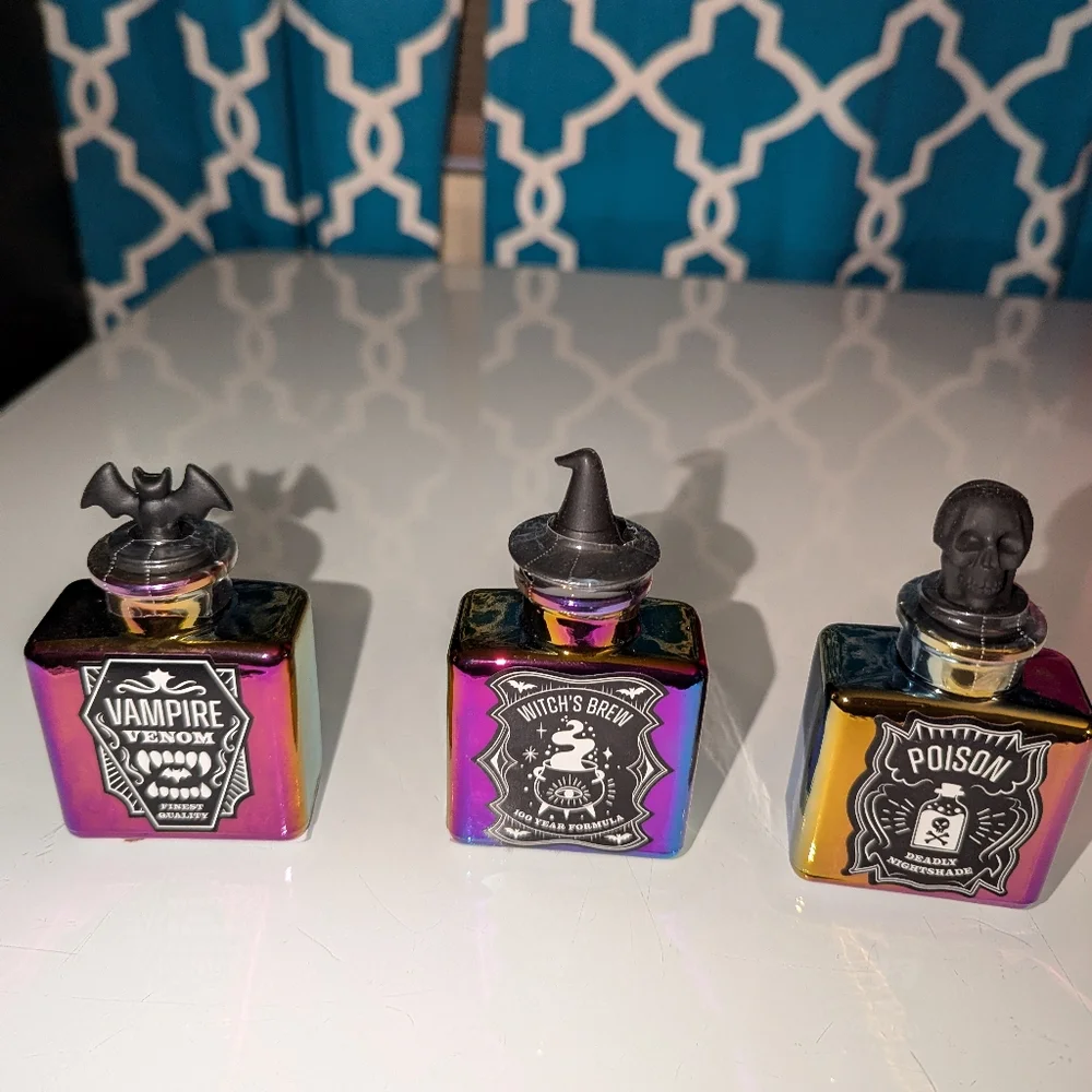❤️NEW 2024 Target Bullseye Set of 3 Mini Glass Potion Bottles Iridescent